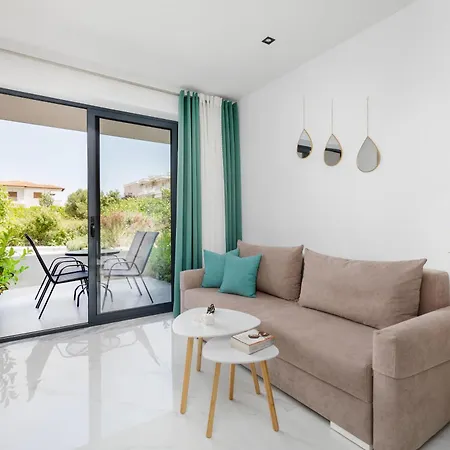아파트 Greek 1